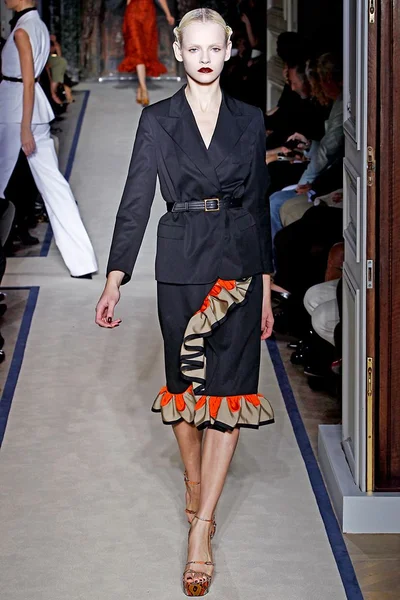 Look 11